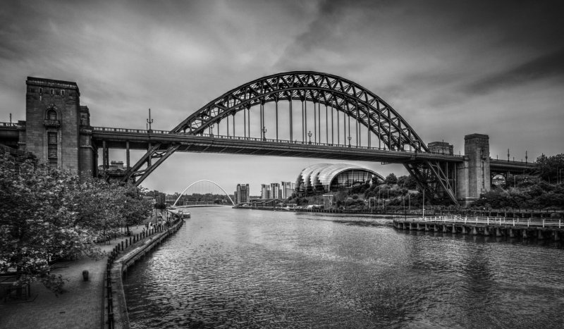 'Tyne Bridges' by Dave Dixon LRPS